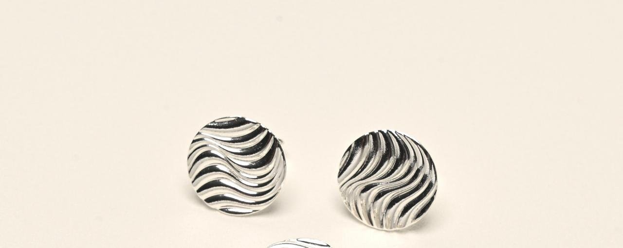Brinco Bolinha Ondulado Pequeno - Prata 925
